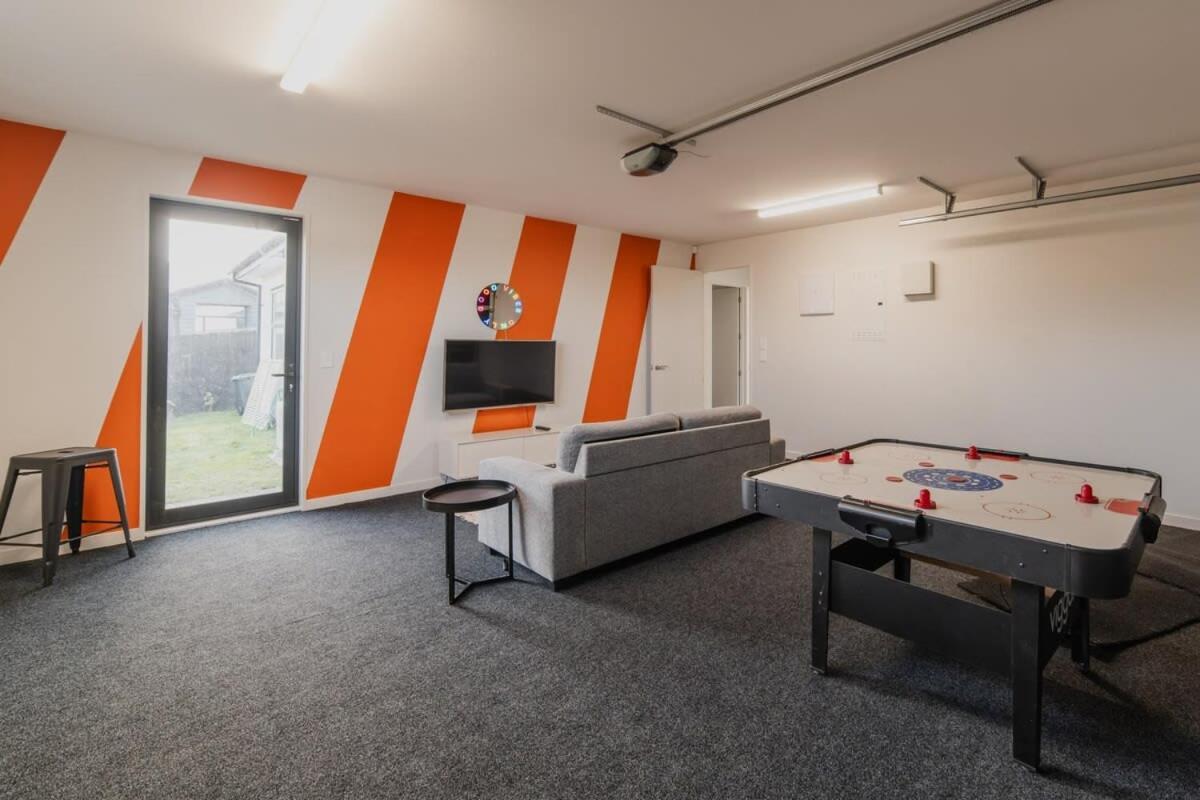 Zenith Escapes Your Quintessential 4br Haven Holiday home Christchurch