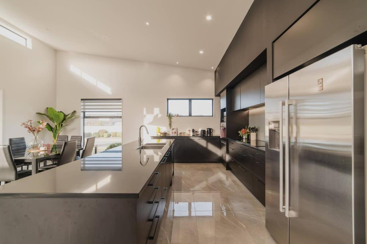 Zenith Escapes Your Quintessential 4br Haven Christchurch