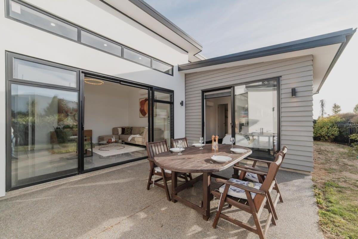Zenith Escapes Your Quintessential 4br Haven * Christchurch