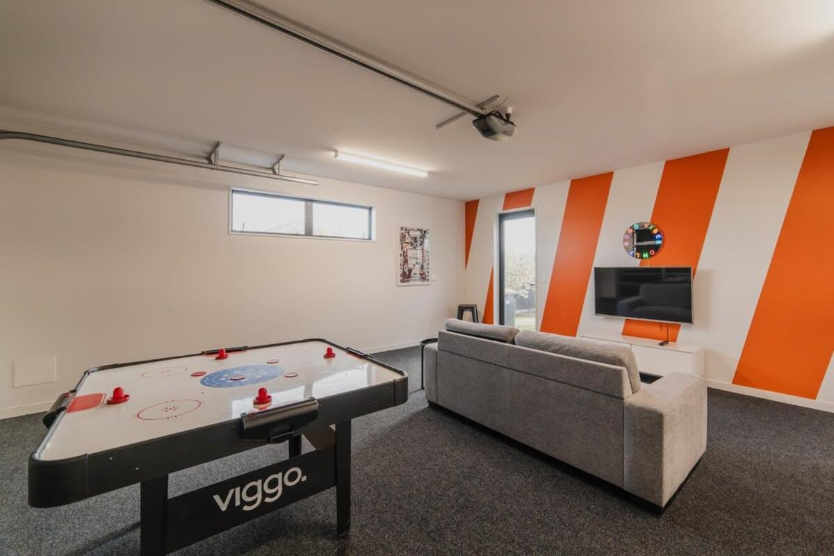 Zenith Escapes Your Quintessential 4br Haven Holiday home Christchurch