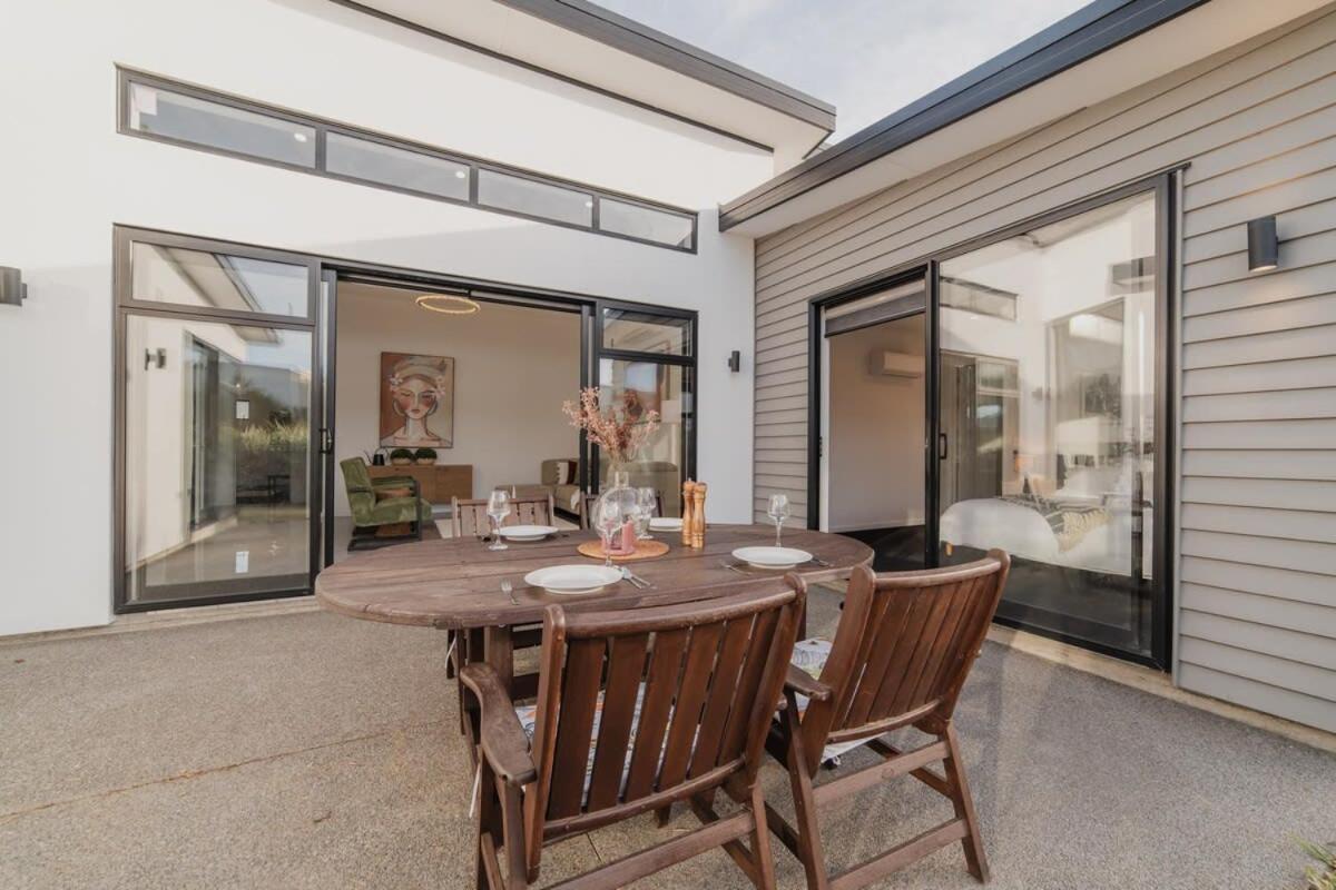 Zenith Escapes Your Quintessential 4br Haven Holiday home Christchurch