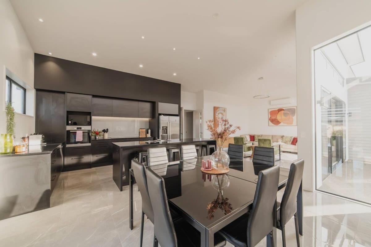 Zenith Escapes Your Quintessential 4br Haven Holiday home Christchurch