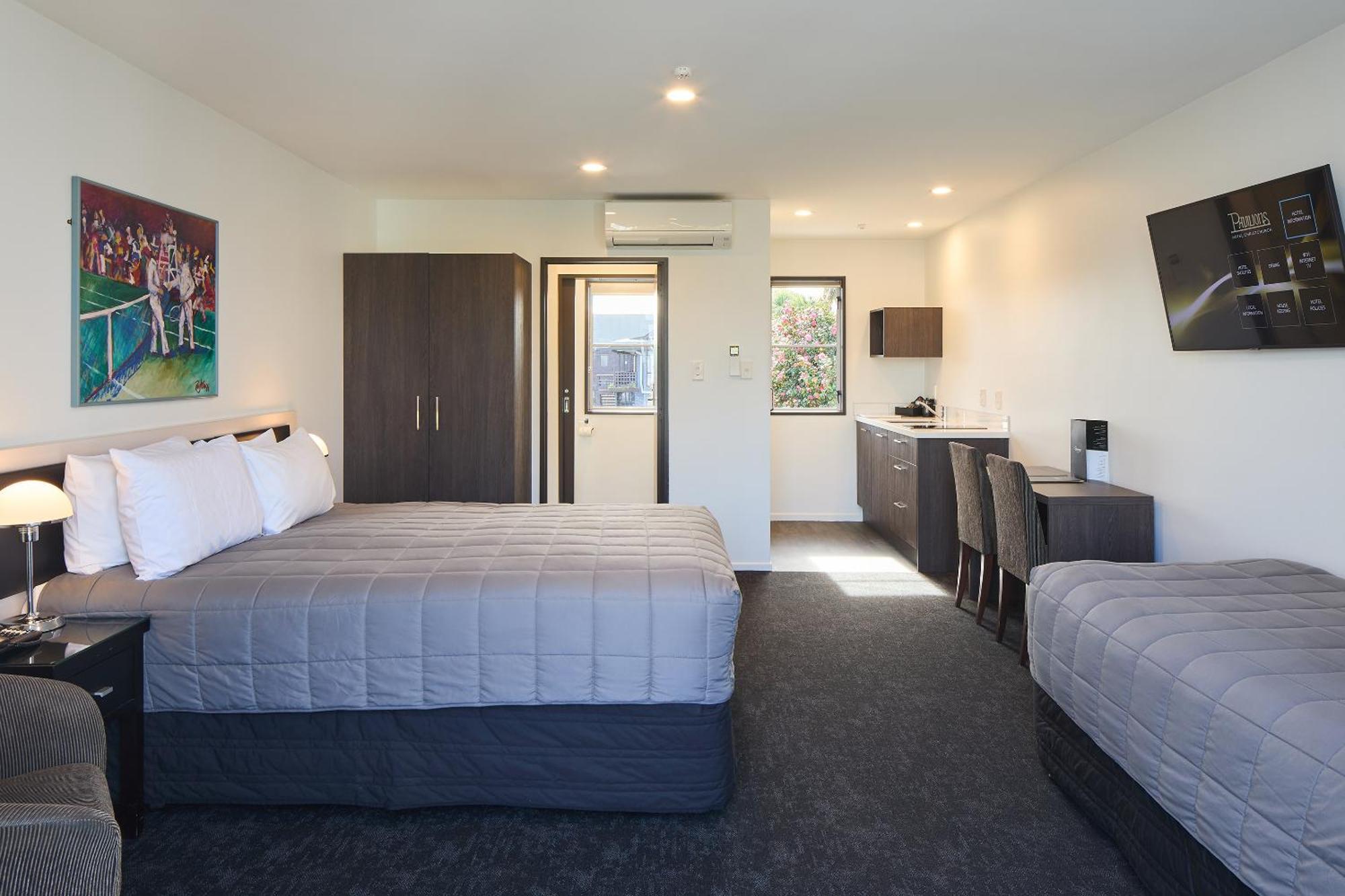 Hotel Pavilions 4*