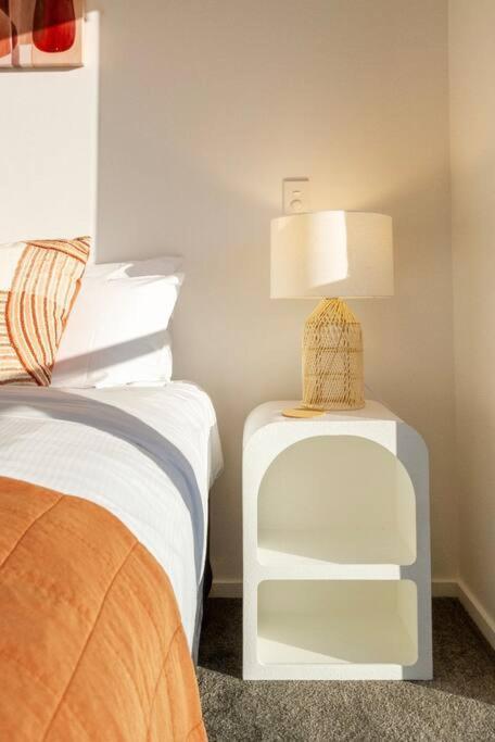 Apartamento 3 Minutes Walk To Riverside Market 4bed4bath Christchurch