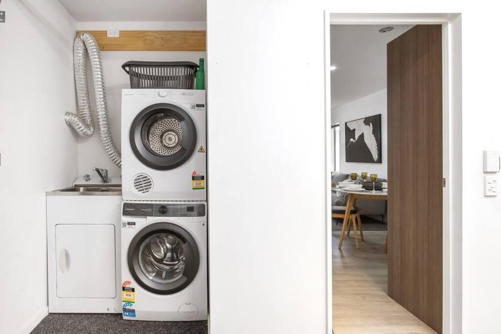 Apartment Convenient Urban Townhouse 2 Carparks Available