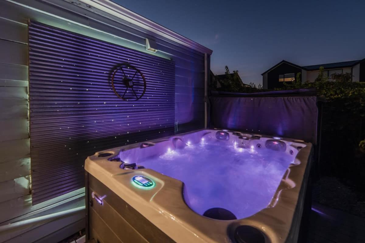 Peaceful & Hot Tub Holiday home Christchurch