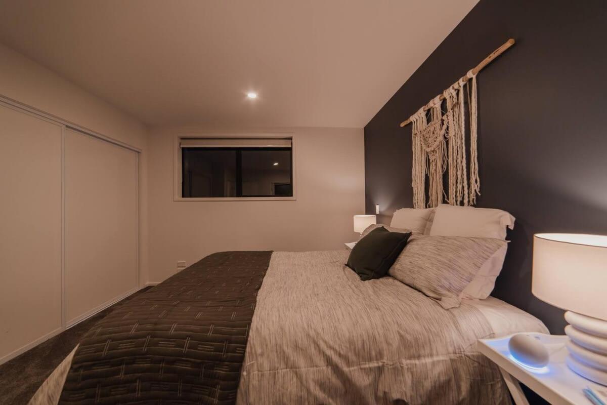 The Perfect Nook - Designers Delight Holiday home Christchurch