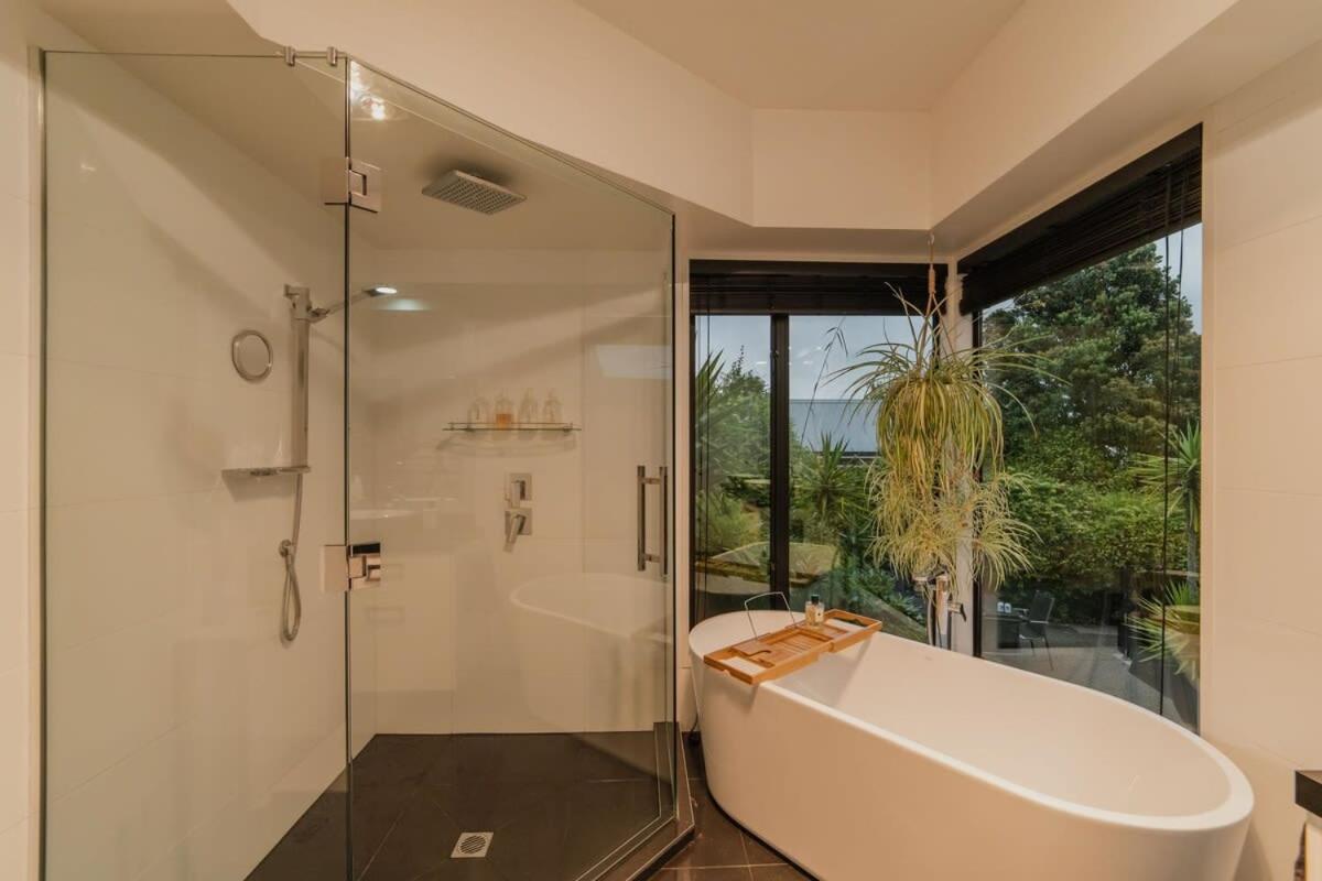 Million Dollar Views - Sleeps 12 Holiday home Christchurch