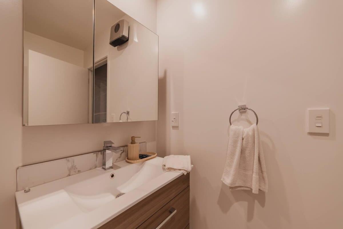 Holiday home The Riccarton Niche - Sleek 2-bedroom Urban Pad Christchurch