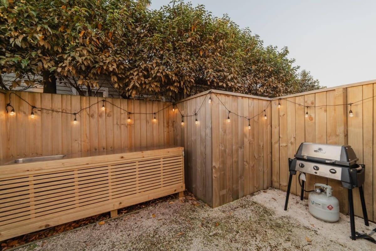 The Riccarton Niche - Sleek 2-bedroom Urban Pad