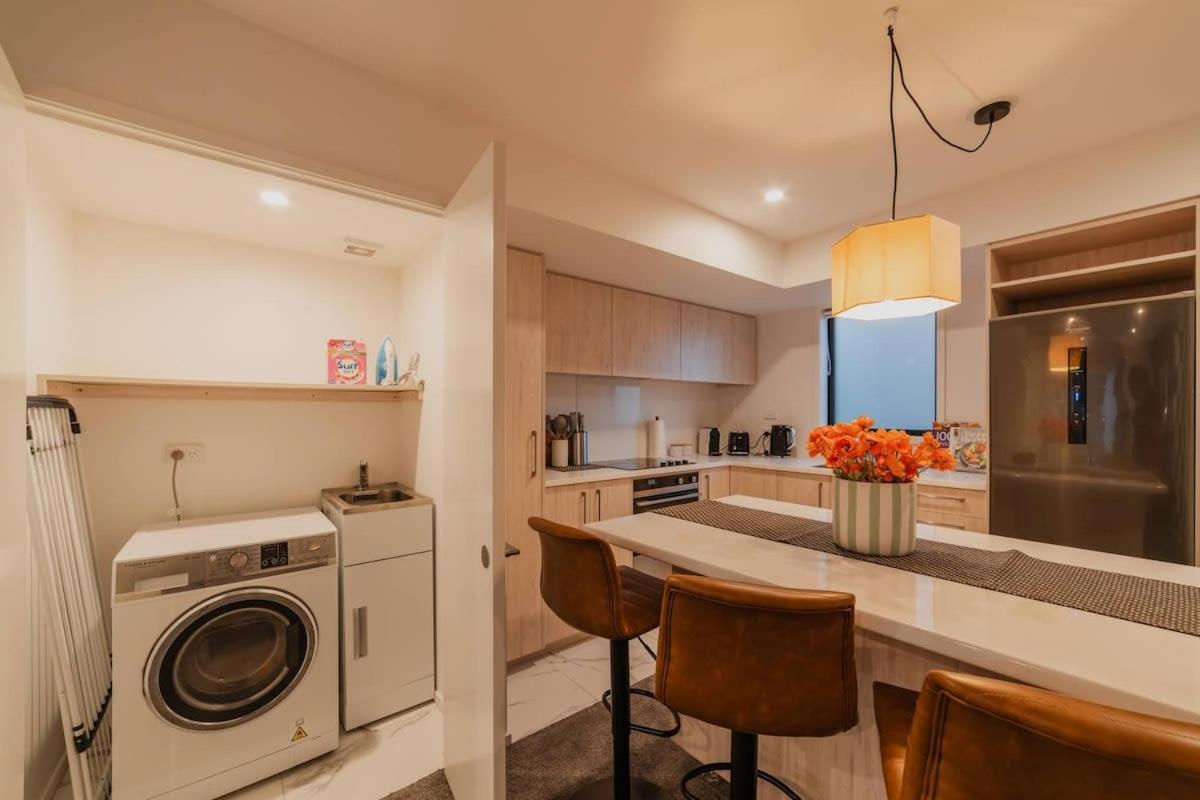 The Riccarton Niche - Sleek 2-bedroom Urban Pad
