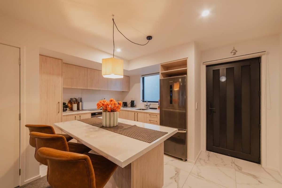 The Riccarton Niche - Sleek 2-bedroom Urban Pad *