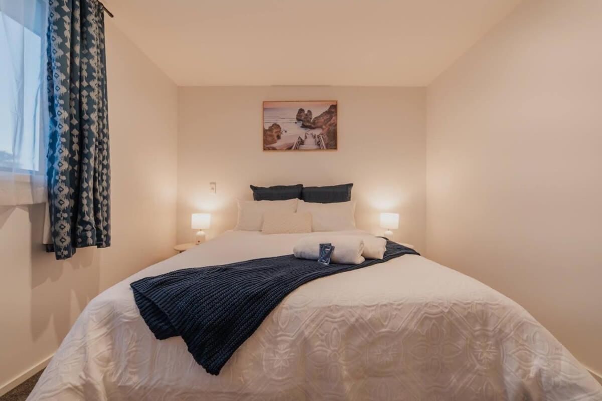 The Riccarton Niche - Sleek 2-bedroom Urban Pad *