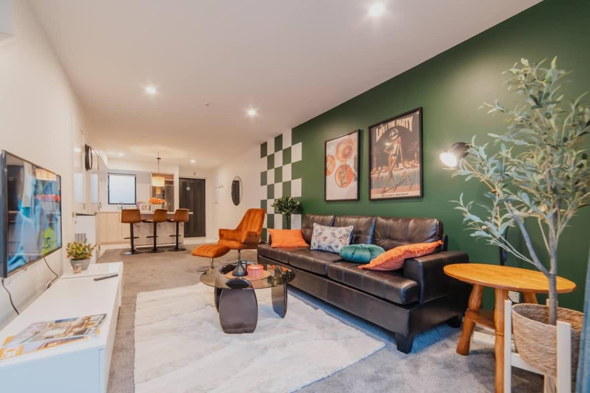 The Riccarton Niche - Sleek 2-bedroom Urban Pad *