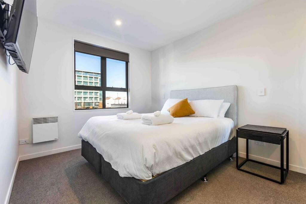 Luxury 2br W Balcony Parkside Christchurch