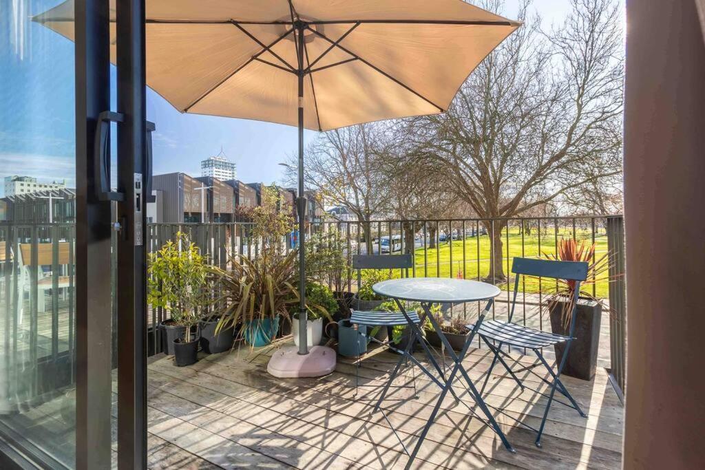 Luxury 2br W Balcony Parkside * Christchurch
