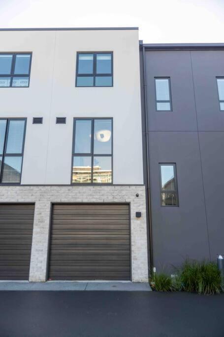 Luxury 2br W Balcony Parkside Apartment