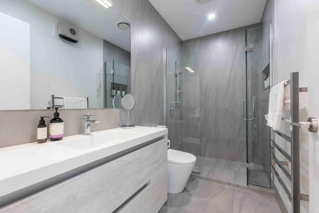 Luxury 2br W Balcony Parkside * Christchurch
