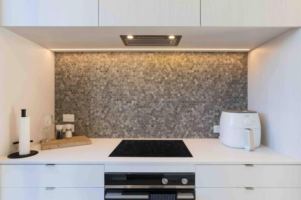 Luxury 2br W Balcony Parkside Apartment