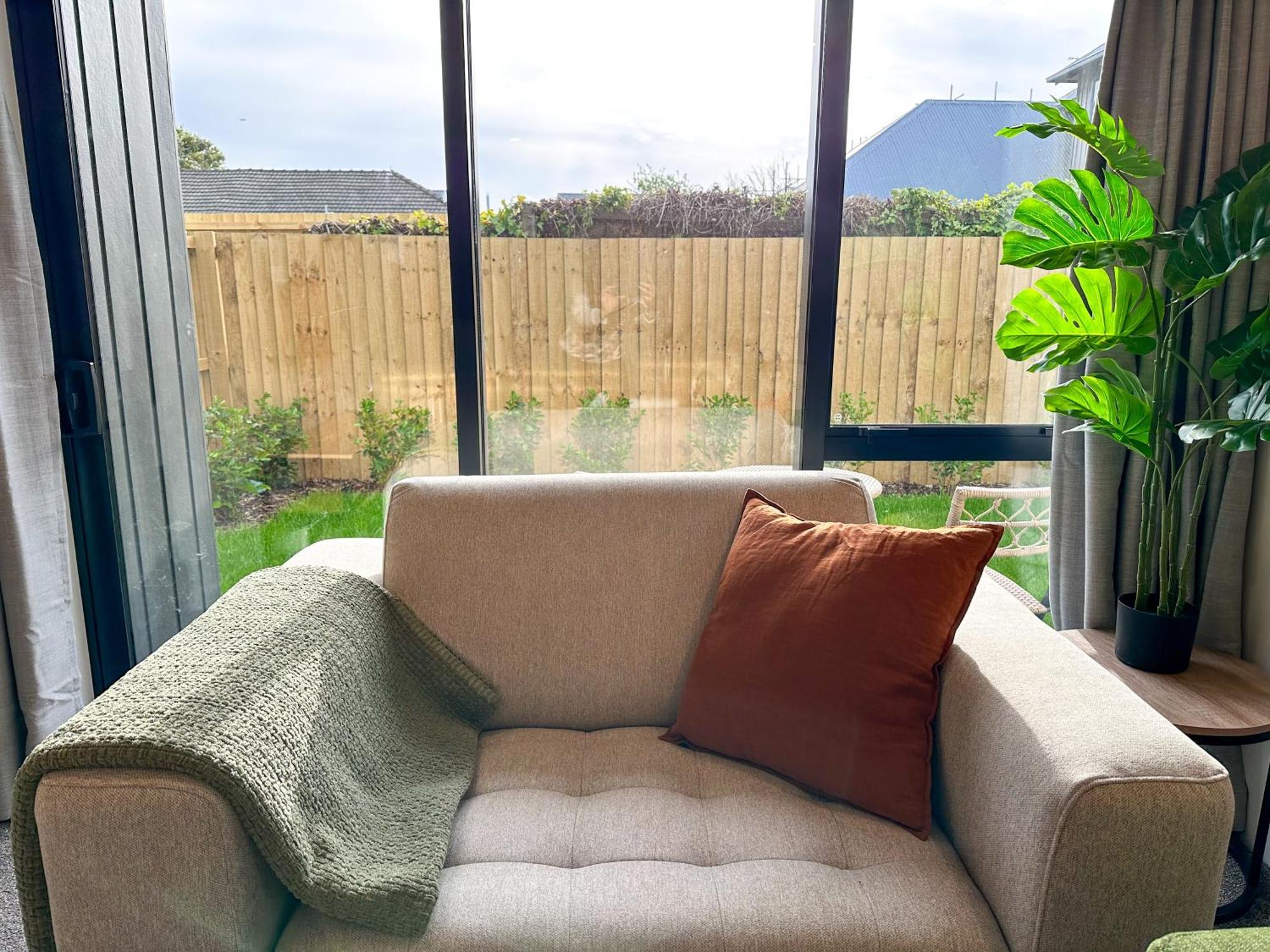 Cosy Modern - New Build In Holiday home Christchurch