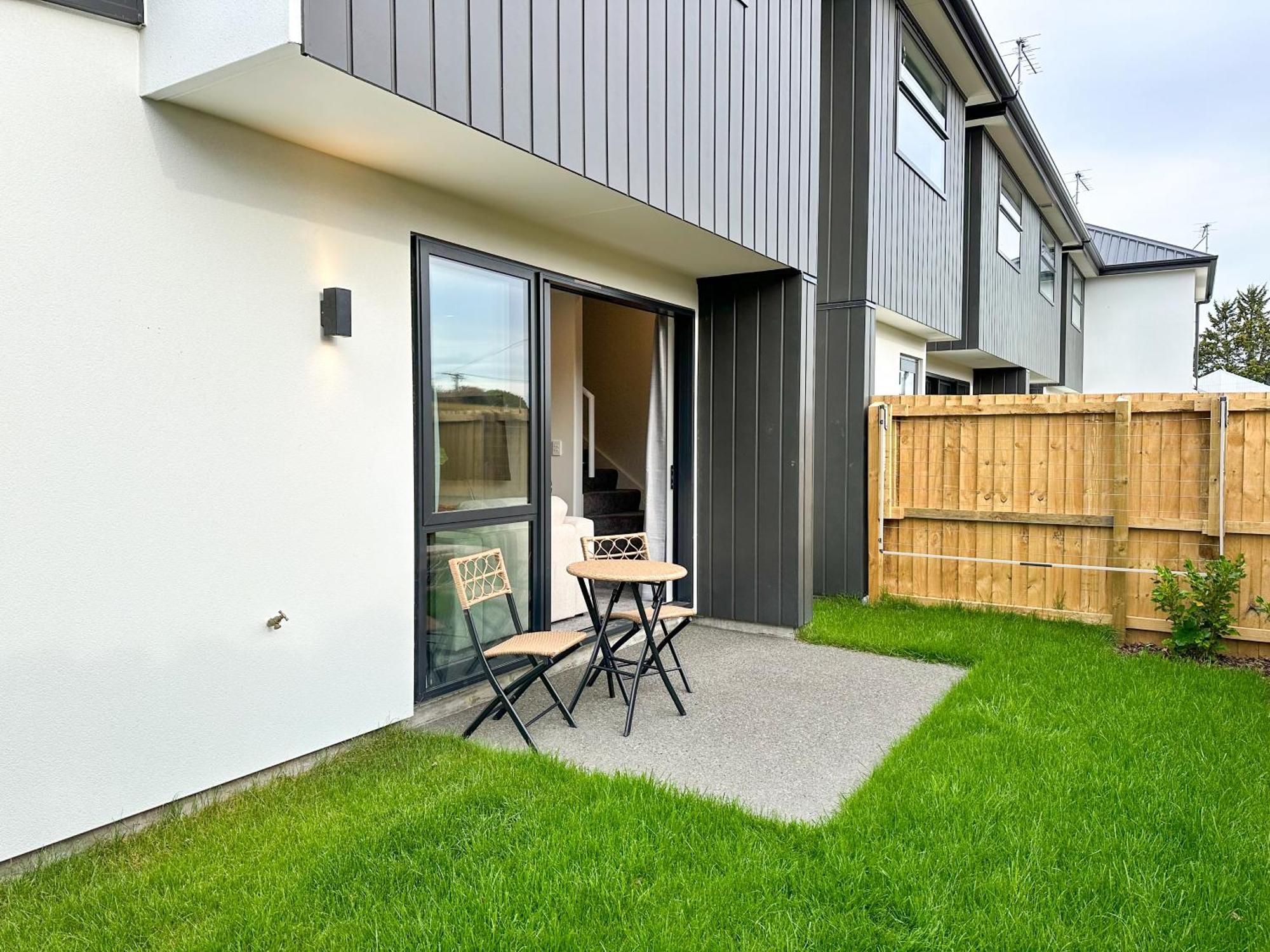 Cosy Modern - New Build In Christchurch
