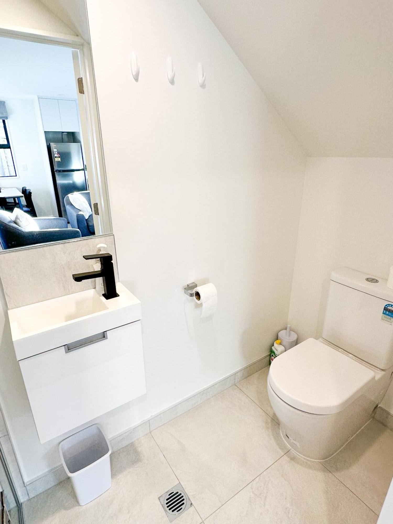 Cosy Modern - New Build In Christchurch