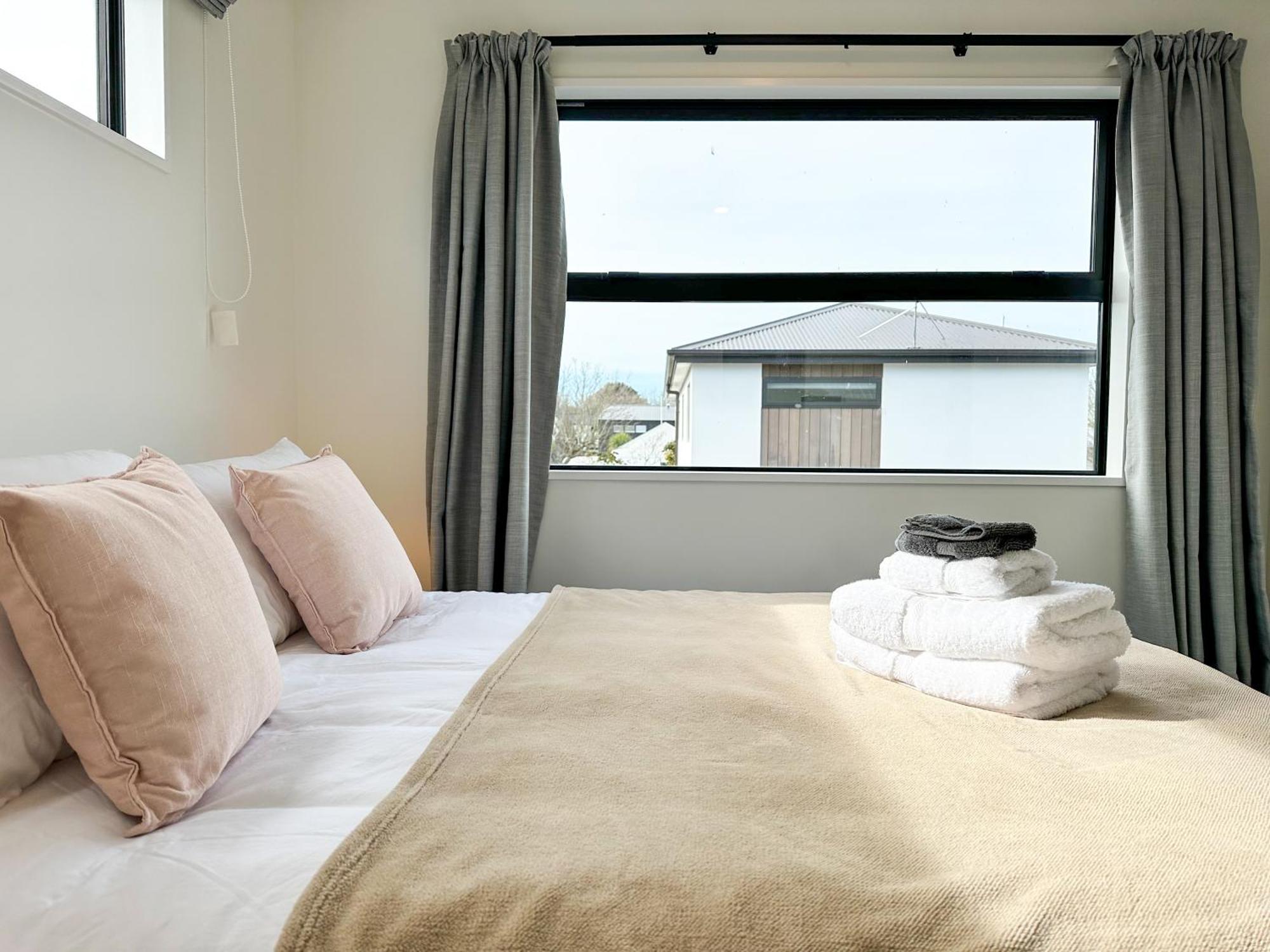 Cosy Modern - New Build In Christchurch
