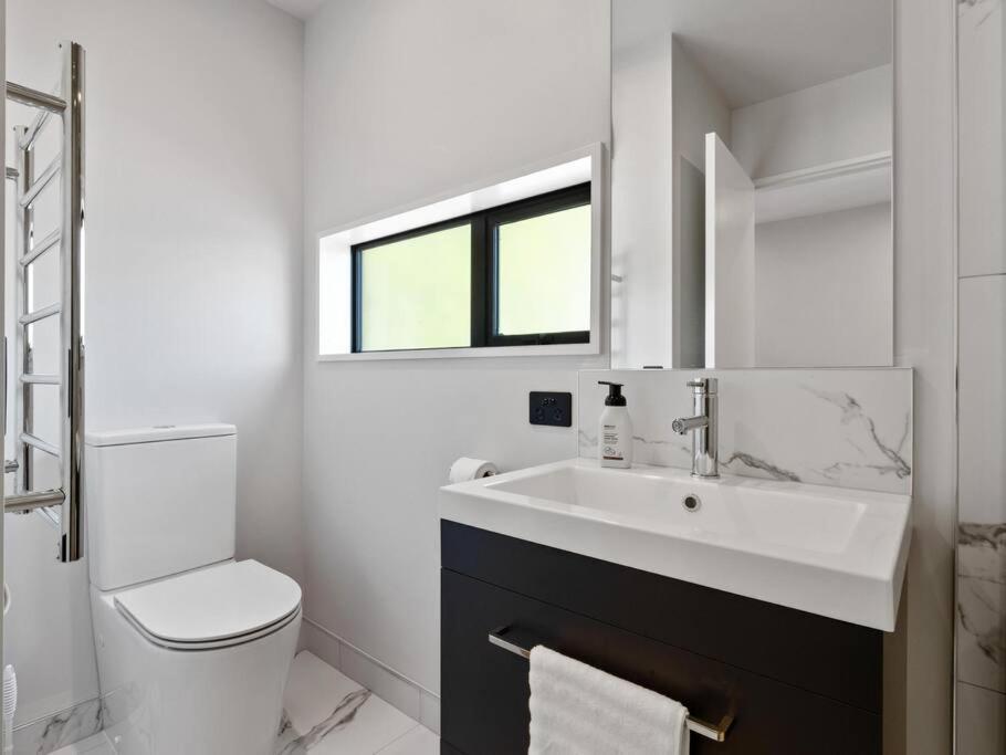 Centrally Located Two Bedroom House With Parking * Christchurch