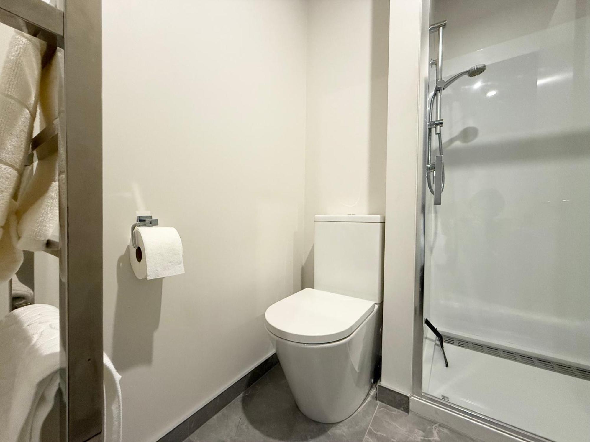 Apartment 3brm 3 Bathroom Townhouse Free Car Park