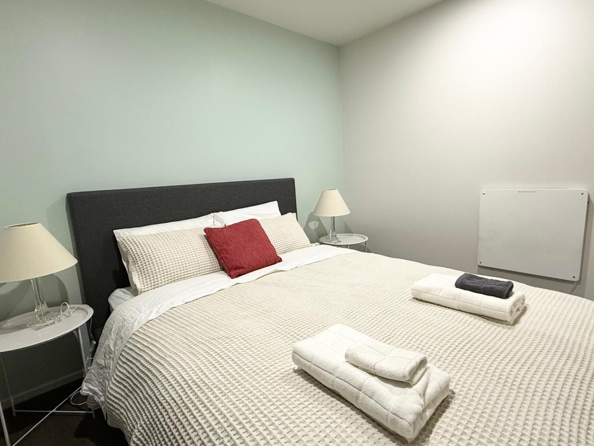 3brm 3 Bathroom Townhouse Free Car Park Christchurch