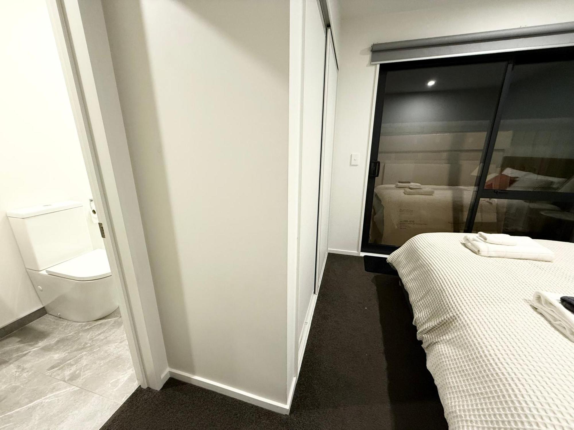 3brm 3 Bathroom Townhouse Free Car Park * Christchurch