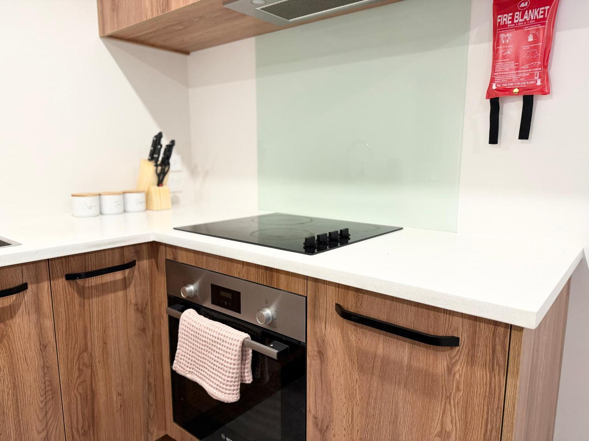 3brm 3 Bathroom Townhouse Free Car Park Apartment *