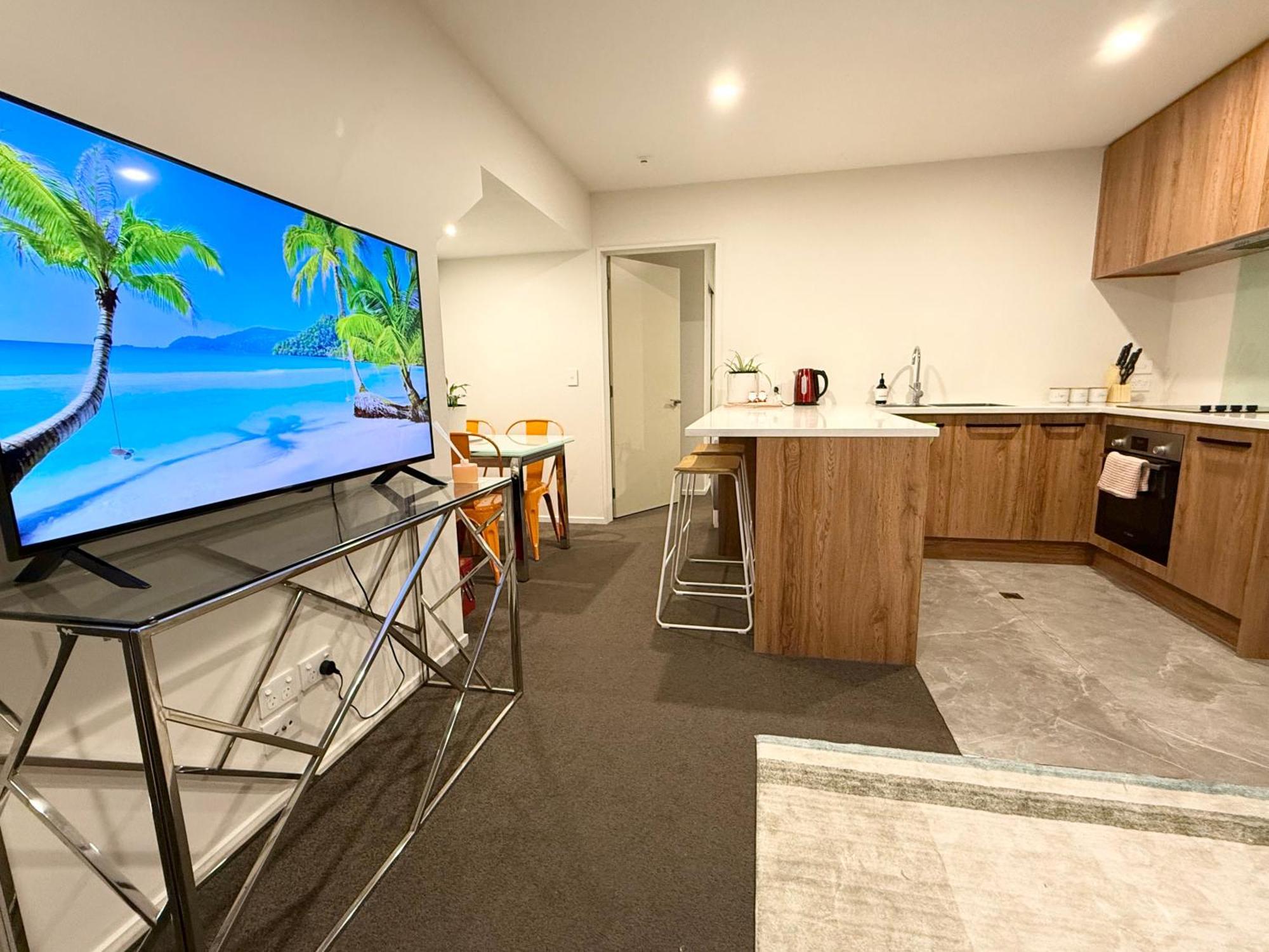3brm 3 Bathroom Townhouse Free Car Park * Christchurch