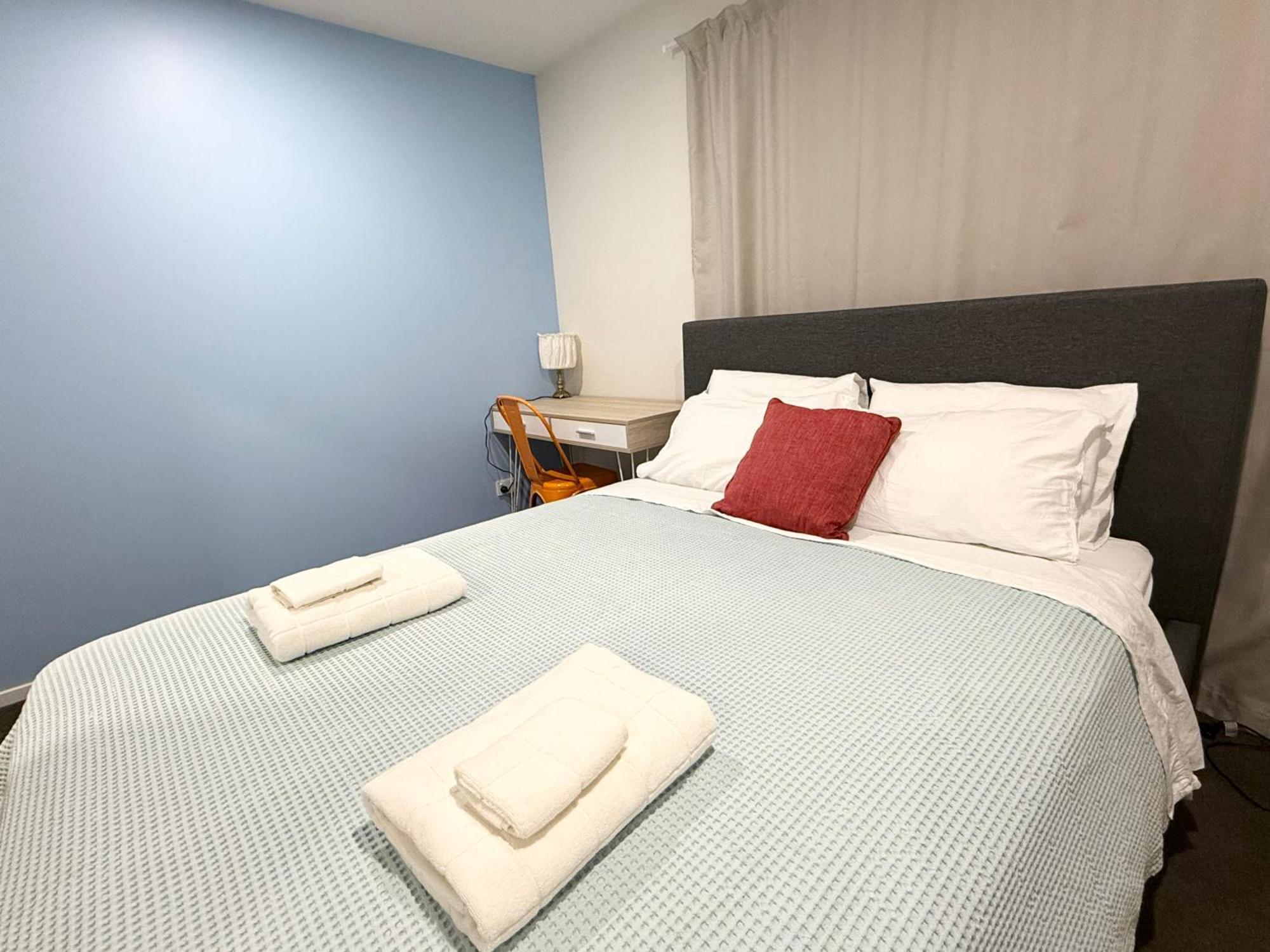 3brm 3 Bathroom Townhouse Free Car Park Apartment