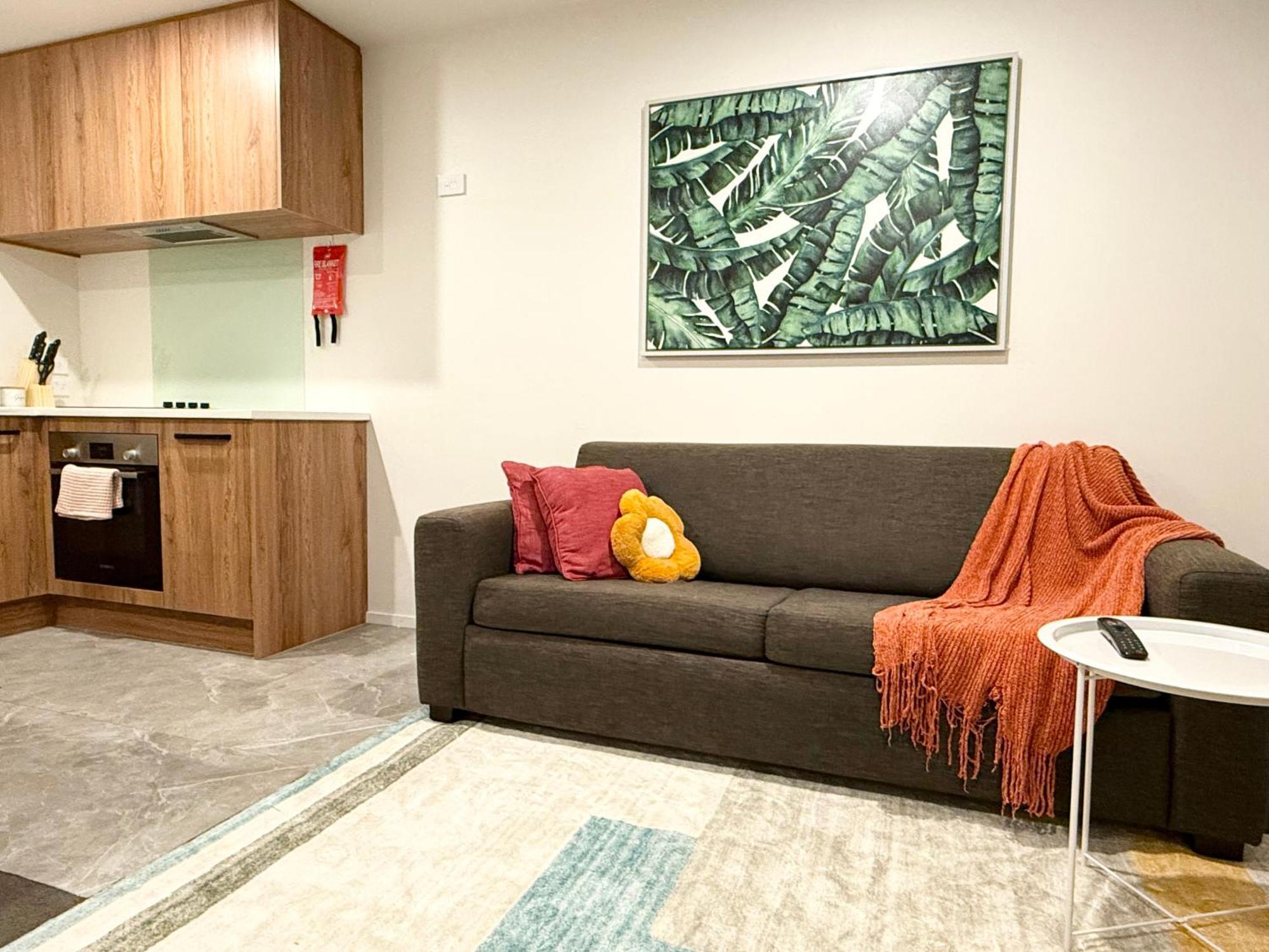 3brm 3 Bathroom Townhouse Free Car Park Apartment *