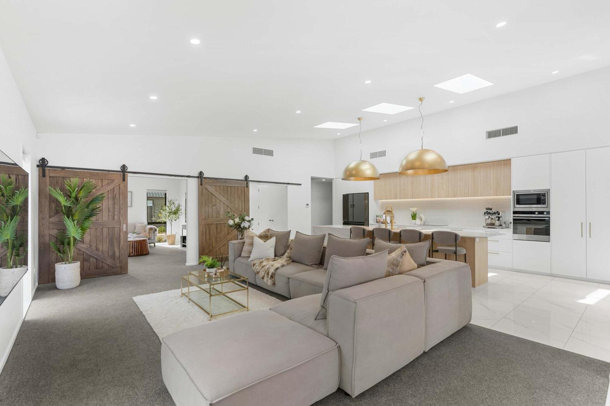5-bed Luxury Living At It's Finest That Sleeps 10 Holiday home *