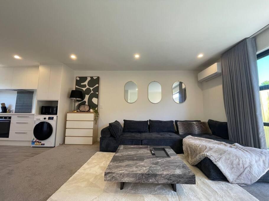 Holiday home Stylish 2 Bed Retreat Close To Cbd With Parking Christchurch