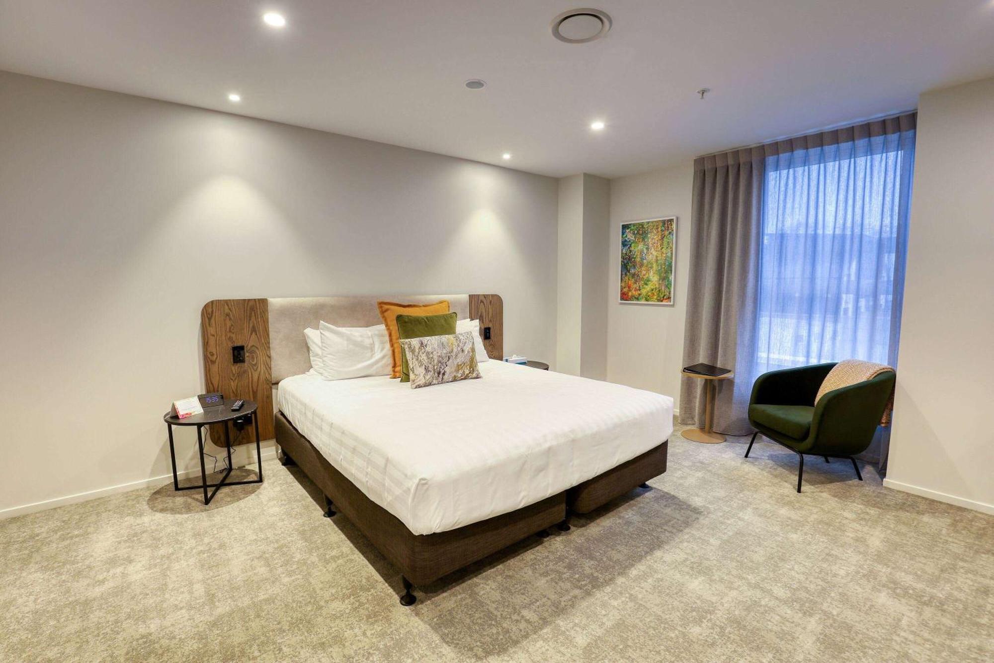 Wyndham Garden Kilmore Street Hotel 4*