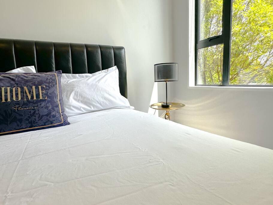 Cosy 3br Close To Uc *