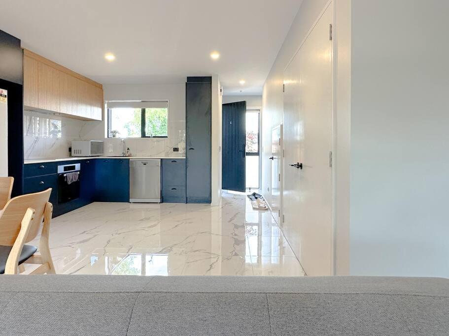 Cosy 3br Close To Uc *