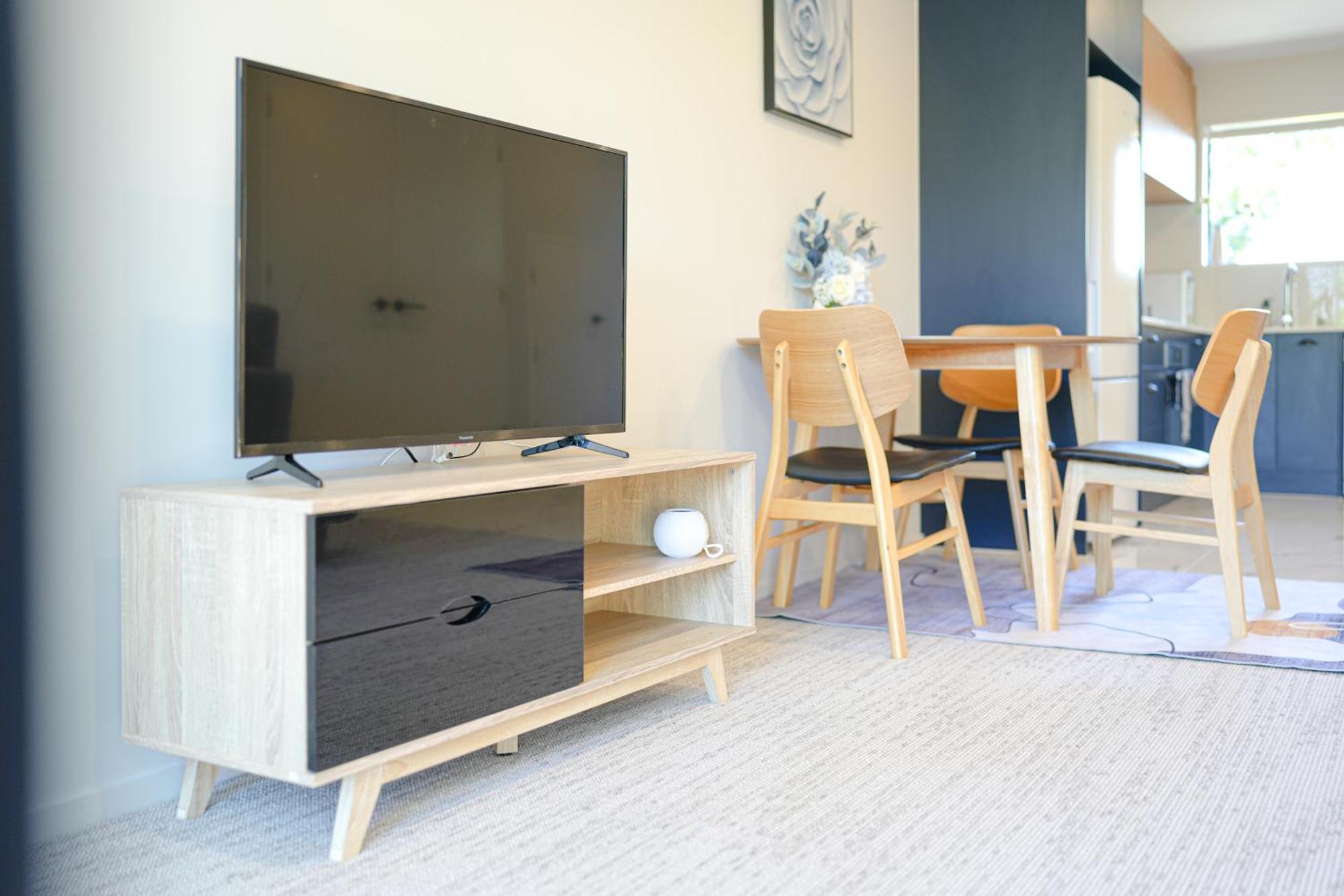 Cosy 3br Close To Uc *
