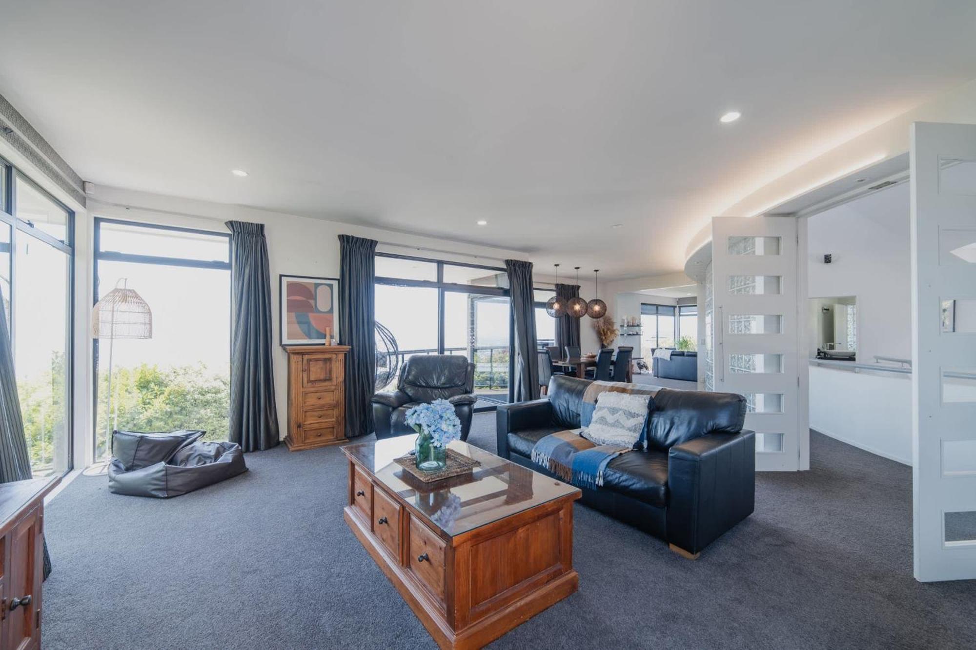 Holiday home Million Dollar Views - Sleeps 12 Christchurch