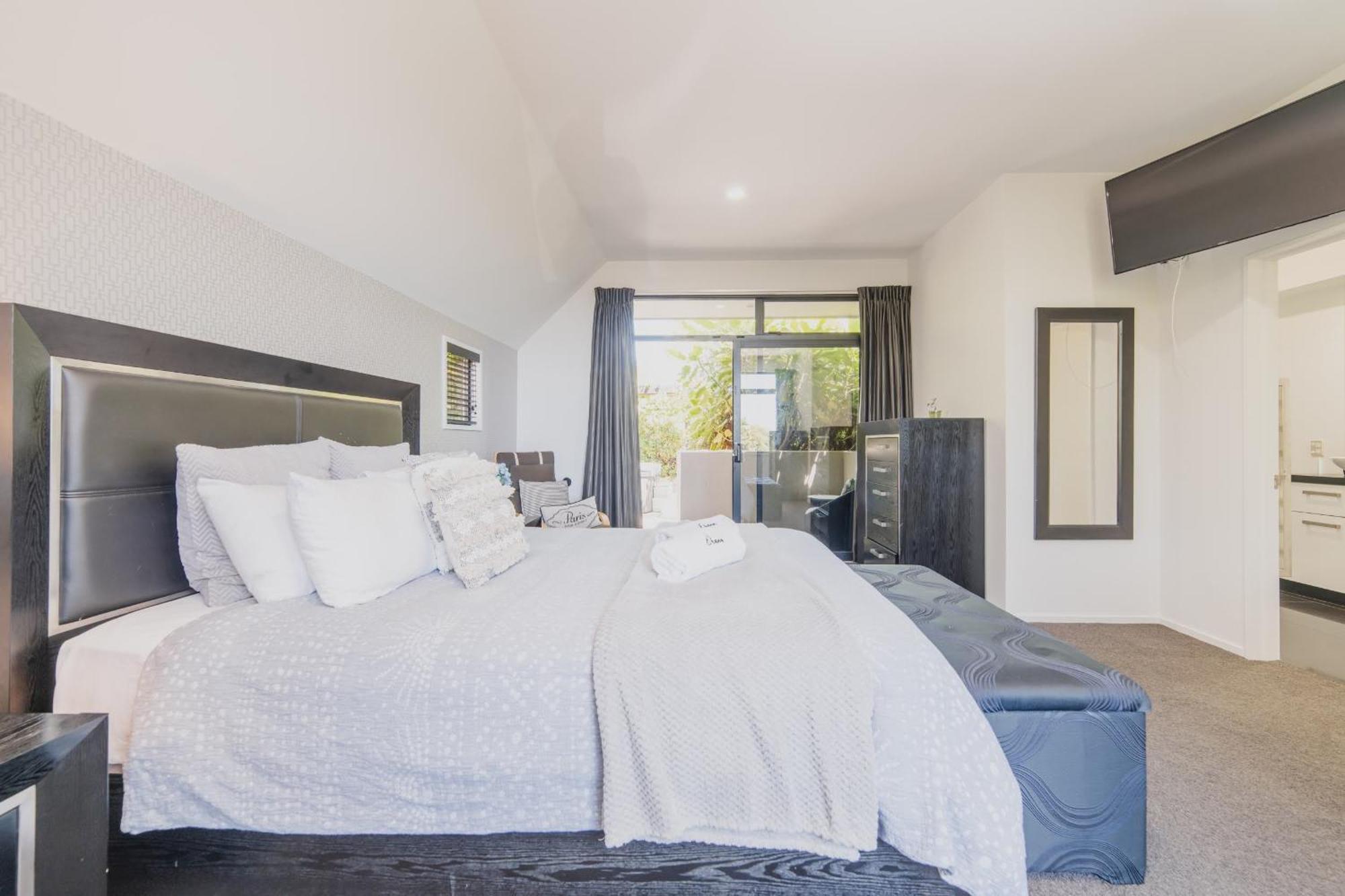 Million Dollar Views - Sleeps 12 Holiday home *
