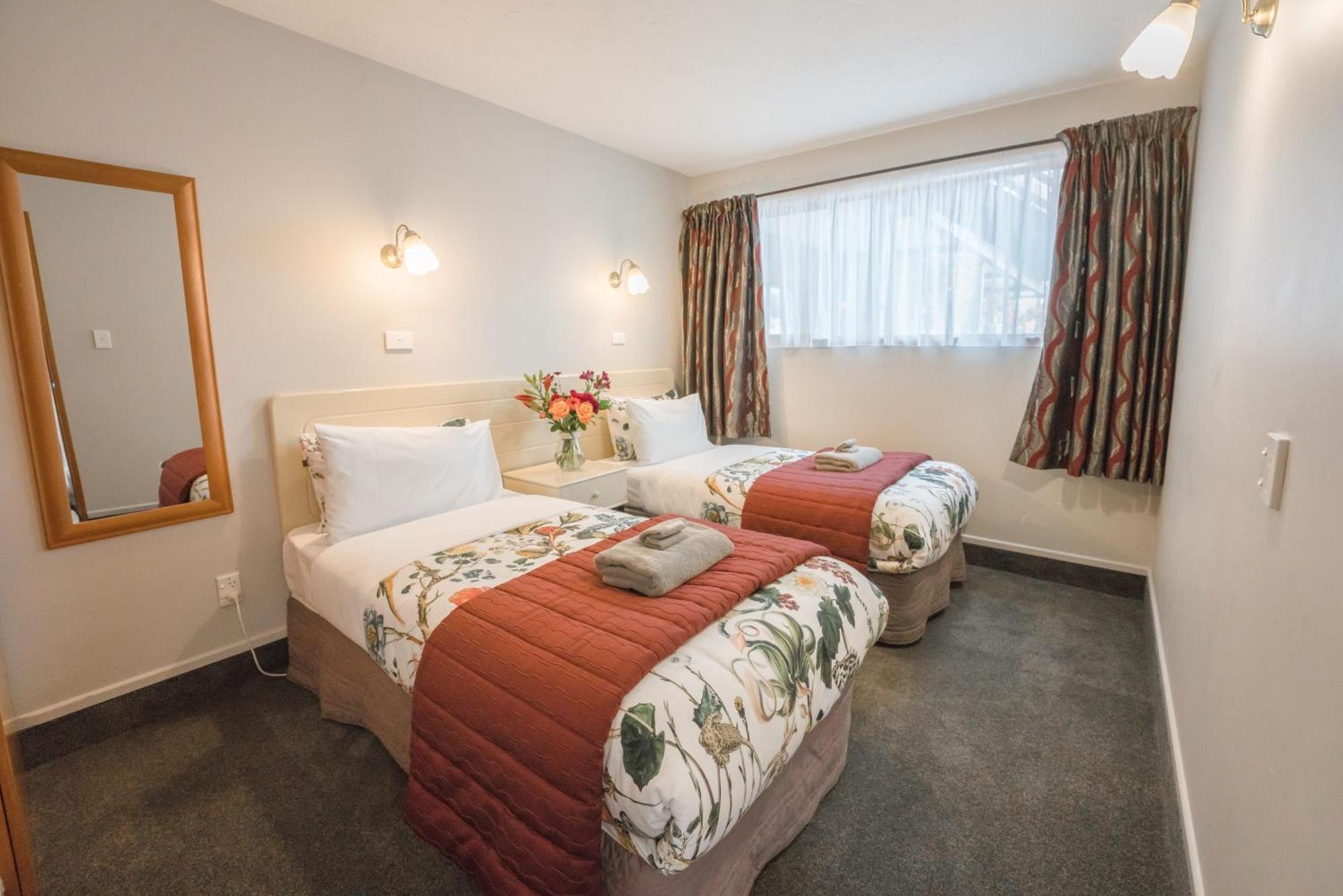 Strathern Motor 4* Christchurch