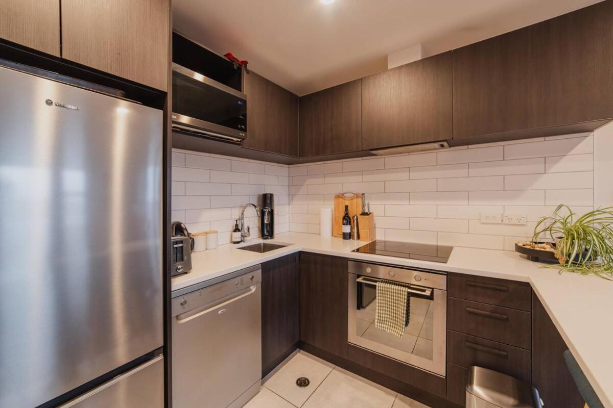 Modern Apartment *