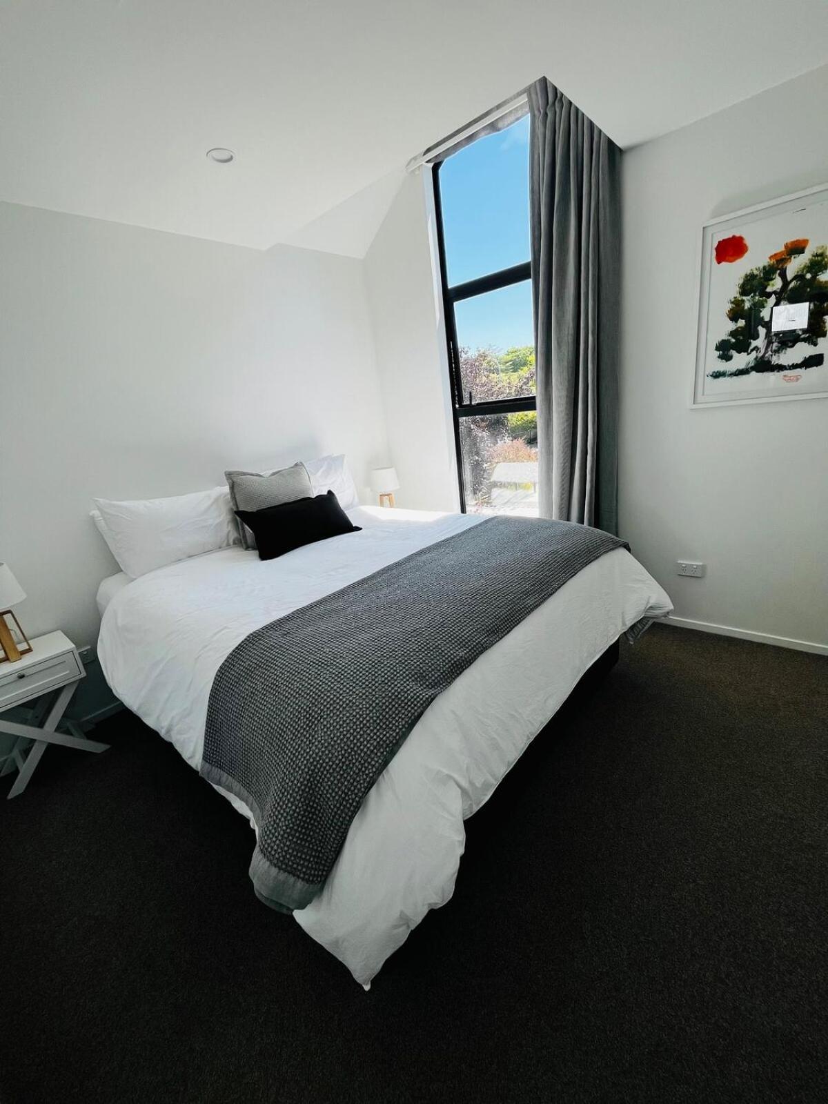 New 2bed2bath Townhouse With Parking By Hagley Park Apartamento *
