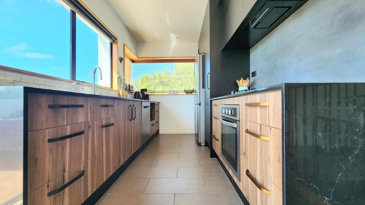Oceanview Luxury 3brm Family Retreat Holiday home Christchurch