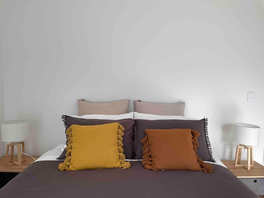 Luxury 3 Bedroom With Double Garage *
