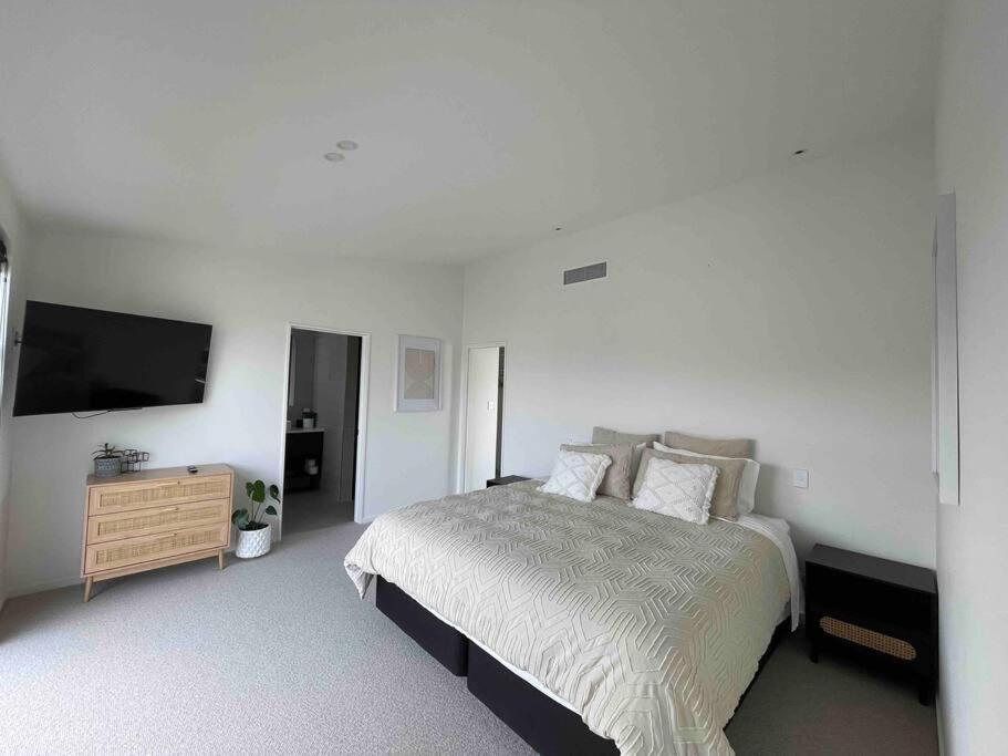 Luxury 3 Bedroom With Double Garage Christchurch