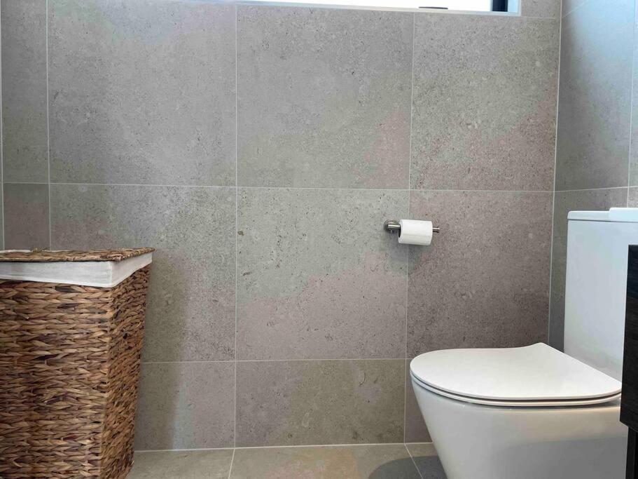 Luxury 3 Bedroom With Double Garage *